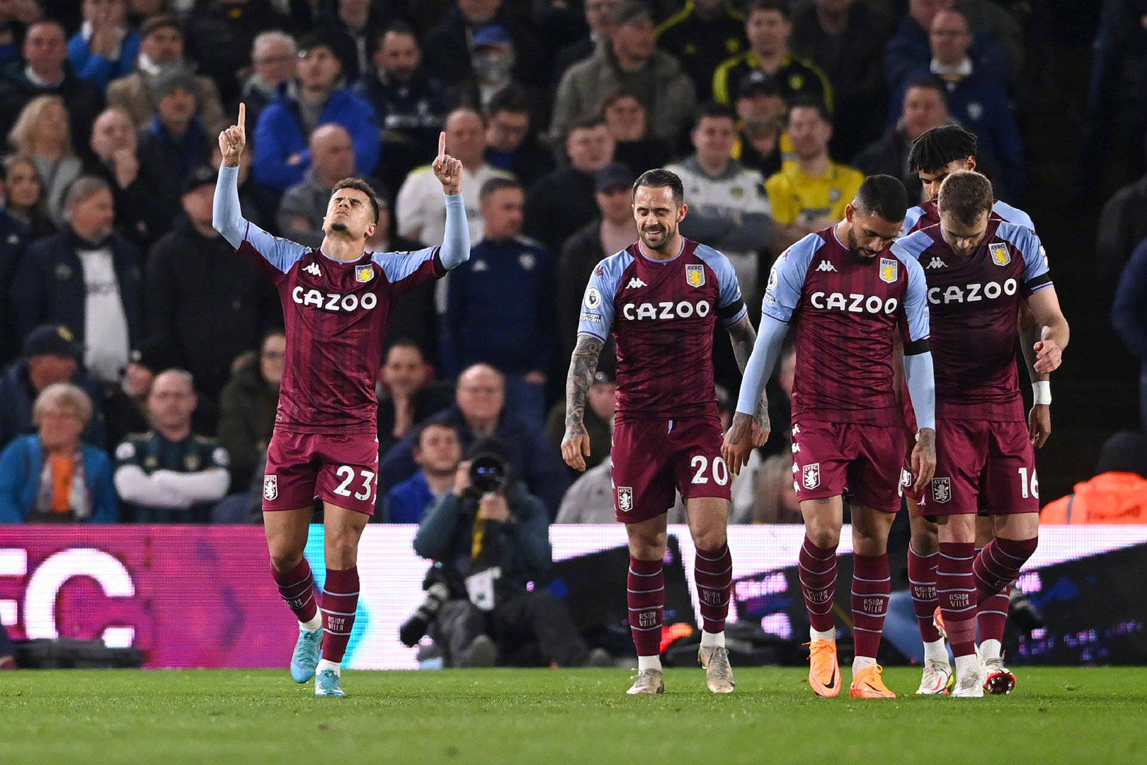 迫使他们在 迫使他们在