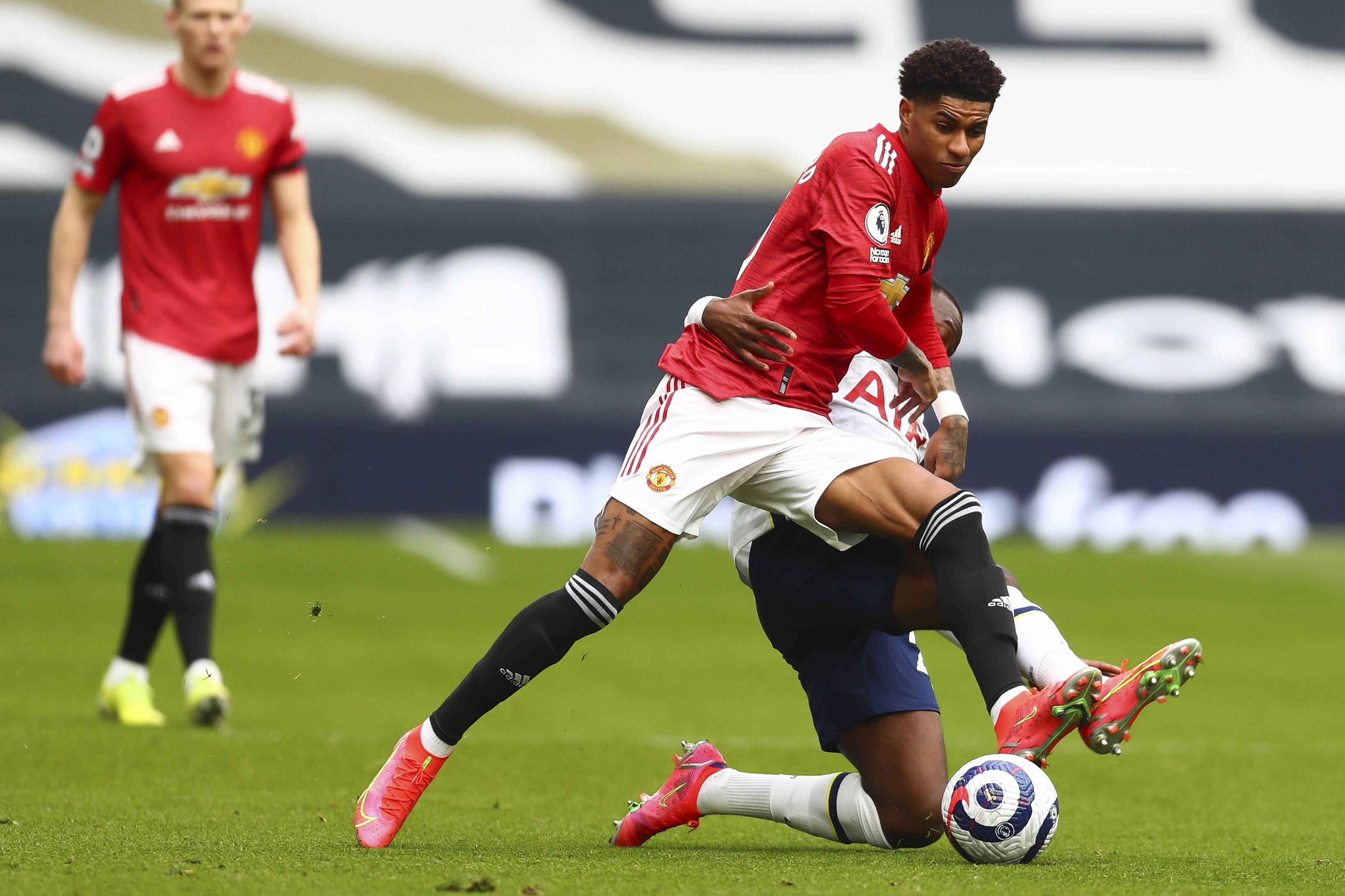 西的阵容瘦 西的阵容瘦